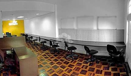 Sala mobiliada no centro Histórico de Porto Alegre