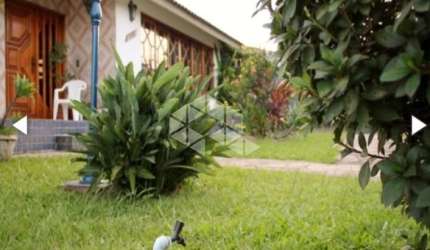 Crédito Real vendeCasa/Sobrado com 5 dormitorios/quartos e piscina no bairro parque Santa Fé em Porto Alegre-RS