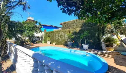 CASA COM 2 QUARTOS E 4 VAGAS COM PISCINA EM VIAMÃO RS