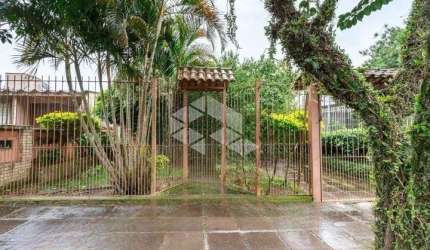 Casa  2 dormitórios com 1 suíte para venda  no bairro Tristeza em Porto Alegre/RS.