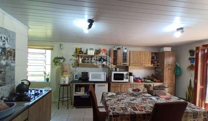 SITIO de  1000m2, Casa  construída com 2  dormitórios, sala ,cozinha e banheiro.