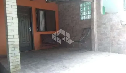Casa 4 dormitórios, 2 banheiros, com piscina para venda no Porto Verde Jardim Algarve em Alvorada.