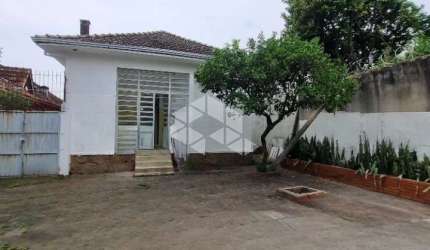 Casa 4 dormitórios para venda no bairro Partenon em Porto Alegre