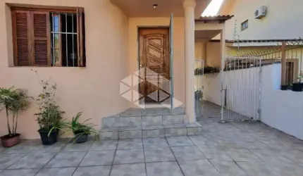 Casa para venda de 2 dormitórios reversível. no bairro Santo Antônio em Porto Alegre RS