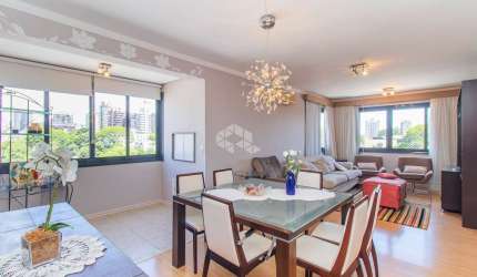 Apartamento de 3 dormitórios, com suíte e 2 vagas de garagem no bairro Higienópolis