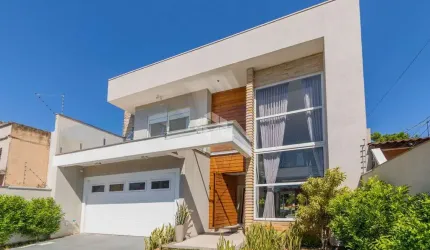 Uma casa para chamar de sua! Casa Sobrado com 315m², Suíte Master, com Pátio e Piscina
