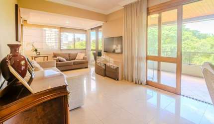 Apartamento com 3 quartos e 169m² à venda em Moinhos de Vento, Porto Alegre.