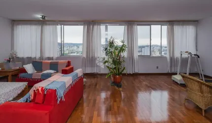 Apartamento amplo no bairro Rio Branco com 3 dormitorios.