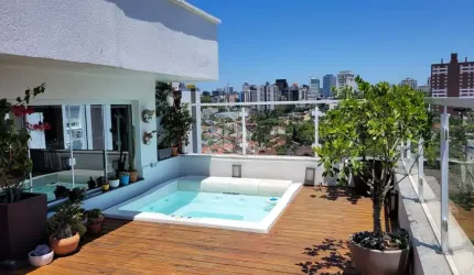 Cobertura  com 218 m² com 3 dormitórios e 2 vagas no Condominio Vergeis bairro Boa Vista