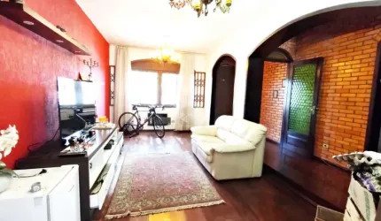 Casa com 5 dormitórios com 1 suíte e 04 vagas no Sarandi próximo a Sertório.