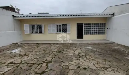 Casa com 3 Dormitórios no bairro Niterói em Canoas.