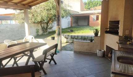 CASA A VENDA NO BAIRRO CARVALHO COM 4 DORMITÓRIOS E PÁTIO