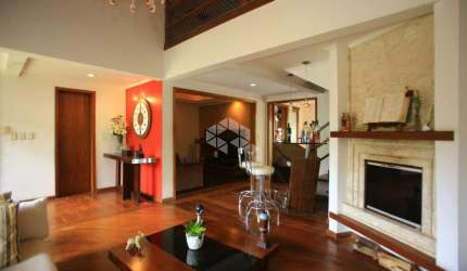 CASA 3 DORMITÓRIOS, 1 SUITE COM VAGA, PISCINA  NO JARDIM PLANALTO!
