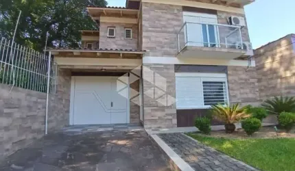 Sobrado Com Pátio imenso de 500m² 3 Dormitórios E 4 Vagas no Teresópolis
