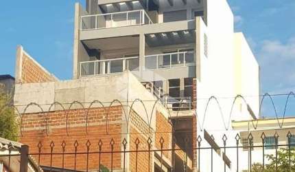CASA Á VENDA COM 4 DORMITÓRIOS/QUARTOS, 3 VAGAS/BOX, NO BAIRRO TERESÓPOLIS, PORTO ALEGRE/RS.