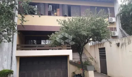 casa sobrado no bairro Glória em Porto Alegre com 4 dormitórios e 4 vagas
