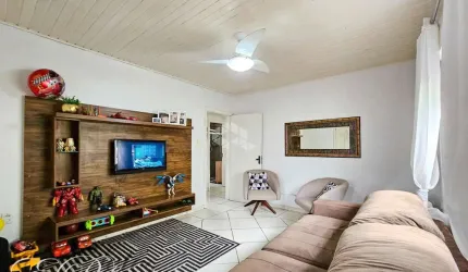 Casa com piscina a venda, 3 dormitórios, 2 banheiros , 2 vagas, bairro Fátima, Canoas