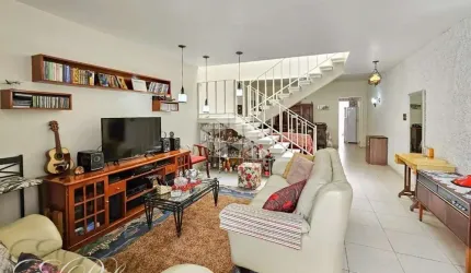 Ampla Casa a venda, 3 quartos/dormitórios,  junto ao comércio da Azenha, Porto Alegre
