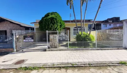 Casa com 3 quartos + edícula com churrasqueira no Bairro Bela Vista I - São José