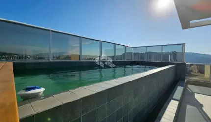 Cobertura com vista panorâmica 180º e vista para a Beira Mar de São José-SC