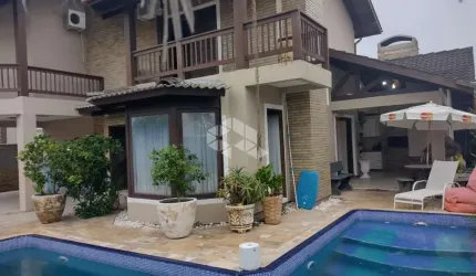 Casa com 5 dormitórios no Campeche