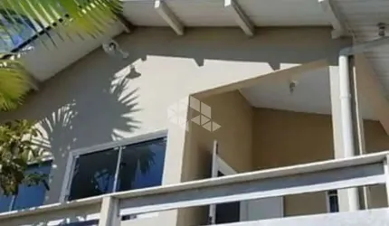 Casa com vista para o mar e morro Cambirela com 02 quartos garagem, pomar Palhoça/SC