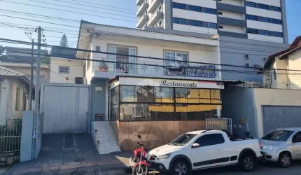 Casa com dois pavimentos em Capoeiras, florianópolis-SC