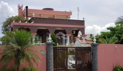 Casa com 04 quartos com área construida de  370m² ,  Pinheira/SC