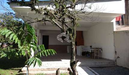 Casa a venda no Córrego Grande, com 4 dormitórios e terreno grande