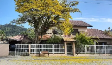 Casa com 4 quartos e 2 suítes a 250 metros do mar Porto Belo/SC