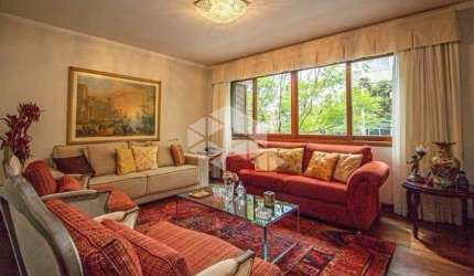 Apartamento 04 dormitórios com 2 vagas no Petrópolis