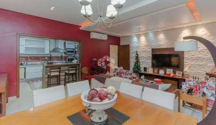 Casa com 4 dormitórios no bairro Menino Deus