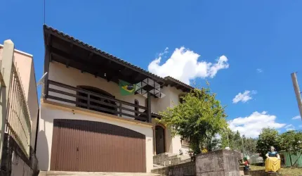 Vendo casa 04 dormitórios sendo 01 suíte no Bairro Planalto em Caxias do Sul