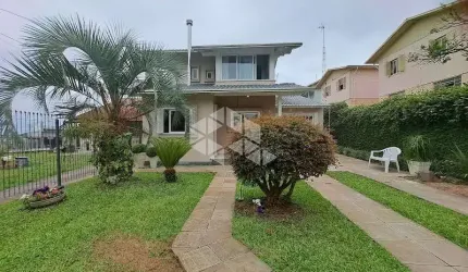 Casa de 04 Dormitórios no Bairro Nova Vicenza em Farroupilha