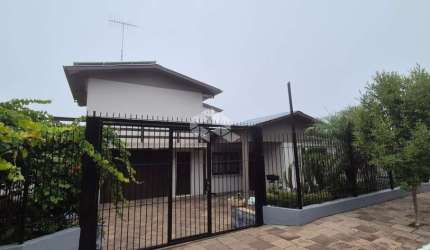 Casa residencia lcom 189,10m2 e área comercial com 114,47m2