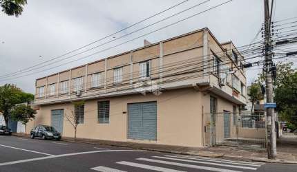 Loja com 336,60 metros privativos de esquina na Av. Pernambuco, no Bairro Navegantes em Porto Alegre