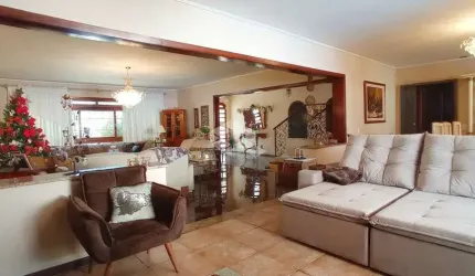 Casa 3 dormitórios, 4 vagas de garagem no bairro Jardim Lindóia.