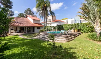 CASA 4D,2SUÍTES, 4 VAGAS DE CARROS, CONDOMÍNIO FANTÁSTICO.
