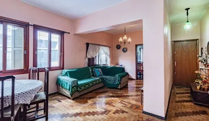 Crédito Real vende apartamento de 3 quartos com SACADA e dependência de empregada completa no bairro Floresta em Porto Alegre -RS.