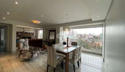 Vende apartamento de 3 dormitórios, transformados em 2, sendo 1 suíte e 2 vagas de garagem no bairro Lindóia.