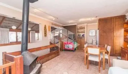 Charmosa cobertura, com 2 dormitórios, sendo 1 suíte, piscina e 2 vagas de garagem, no bairro Mont Serrat