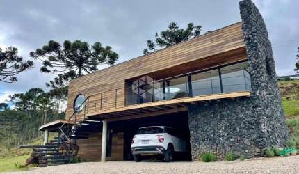 Casa com vista panorâmica MOBILIADA com 4 dormitórios, sendo 4 suítes, 2 vagas de garagem em URUBICI /SC.