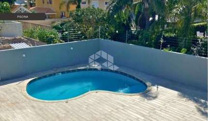 Casa SEMIMOBILIADA com 3 dormitórios, sendo 3 suítes, 2 vagas de garagem em Jurerê Internacional - Florianópolis/SC.