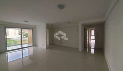 Apartamento com 2 suítes, 1 vaga de garagem na Beira-Mar em Florianópolis/SC..