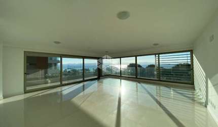 Apartamento com 4 suítes sendo 1 master com closet, 3 vagas de garagem na Beira Mar Norte em Florianópolis/SC.