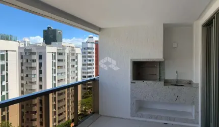 Apartamento com 2 dormitórios, sendo 2 suítes, 2 vagas de garagem no Centro de Florianópolis/SC.