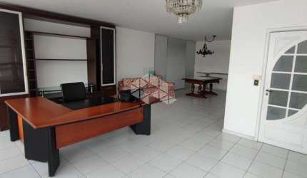 Apartamento com vista panorâmica, com 4 dormitórios, sendo 1 suíte, 2 vagas de garagem no Centro de Florianópolis/SC.