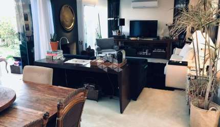 Casa residencial semimobiliada com 3 dormitórios, sendo 3 suítes, 2 vagas de garagem - Jurerê - Florianópolis/SC.