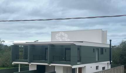 Casa residencial com 03 dormitórios sendo 3 suíte, 1 vaga de garagem no Alto Ribeirão - Florianópolis/SC