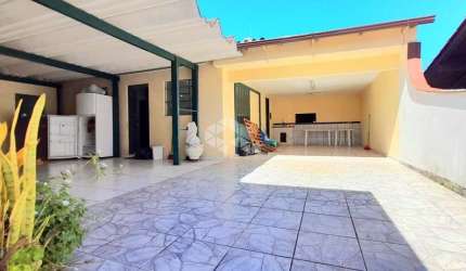 Casa com 3 dormitórios/quartos e sendo 1 suíte A Venda - Abraão, Florianópolis SC